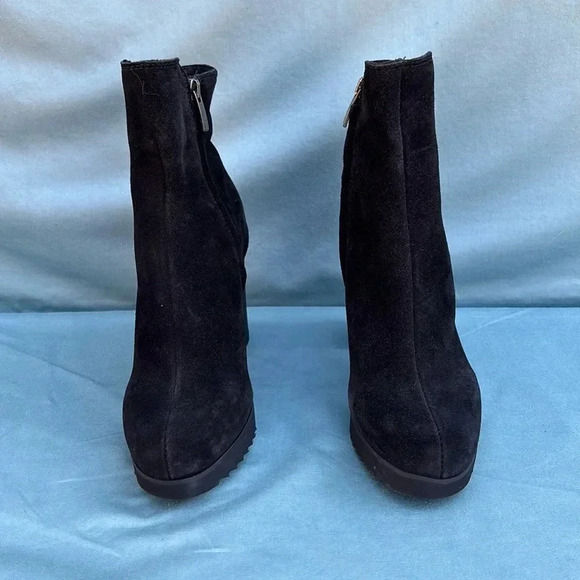 NWOT La Canadienne Women Myranda Waterproof Suede Lug Sole Bootie Size 6.5 Black - Picture 2 of 10